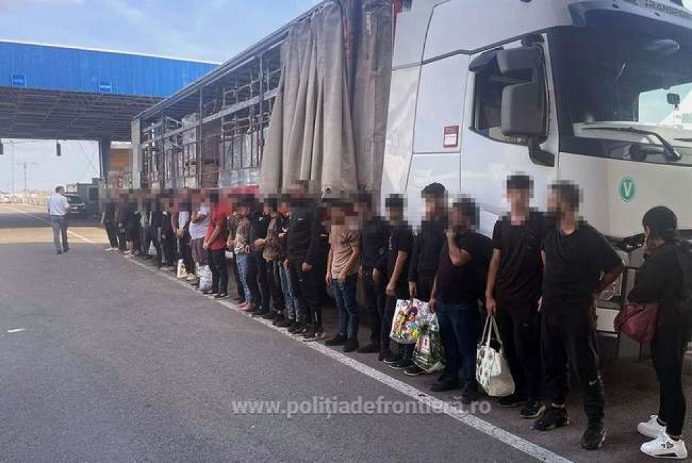 35 de sirieni, ascunși într-un camion cu mobilă ce circula pe ruta Turcia - Ungaria