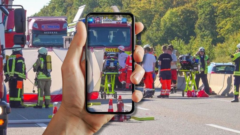 Poliția din Germania a amendat șoferii care au filmat sau fotografiat un accident mortal