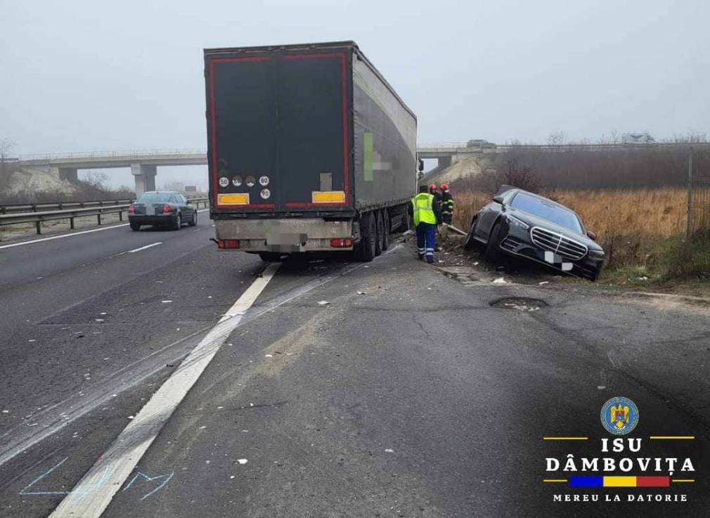 Impact violent între un camion și un autoturism pe autostradă