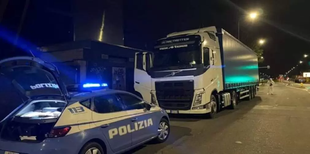 Italia. Șofer profesionist român, găsit mort la volan, într-o parcare