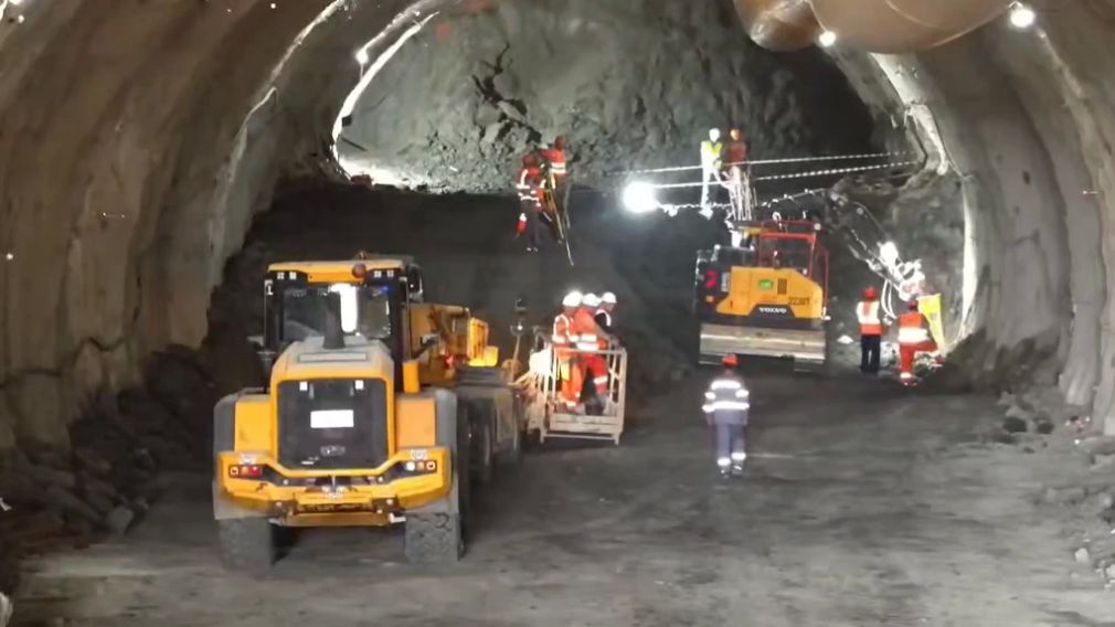 800 de muncitori pe Autostrada A1 Lugoj – Deva. ce muncesc?