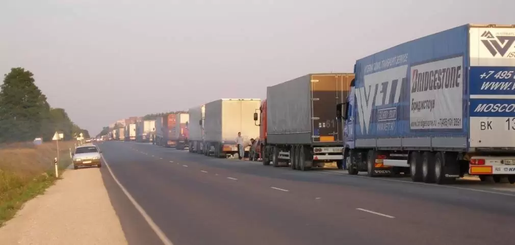 UNTRR solicită măsuri urgente de fluidizare a traficului la frontiera României cu Bulgaria