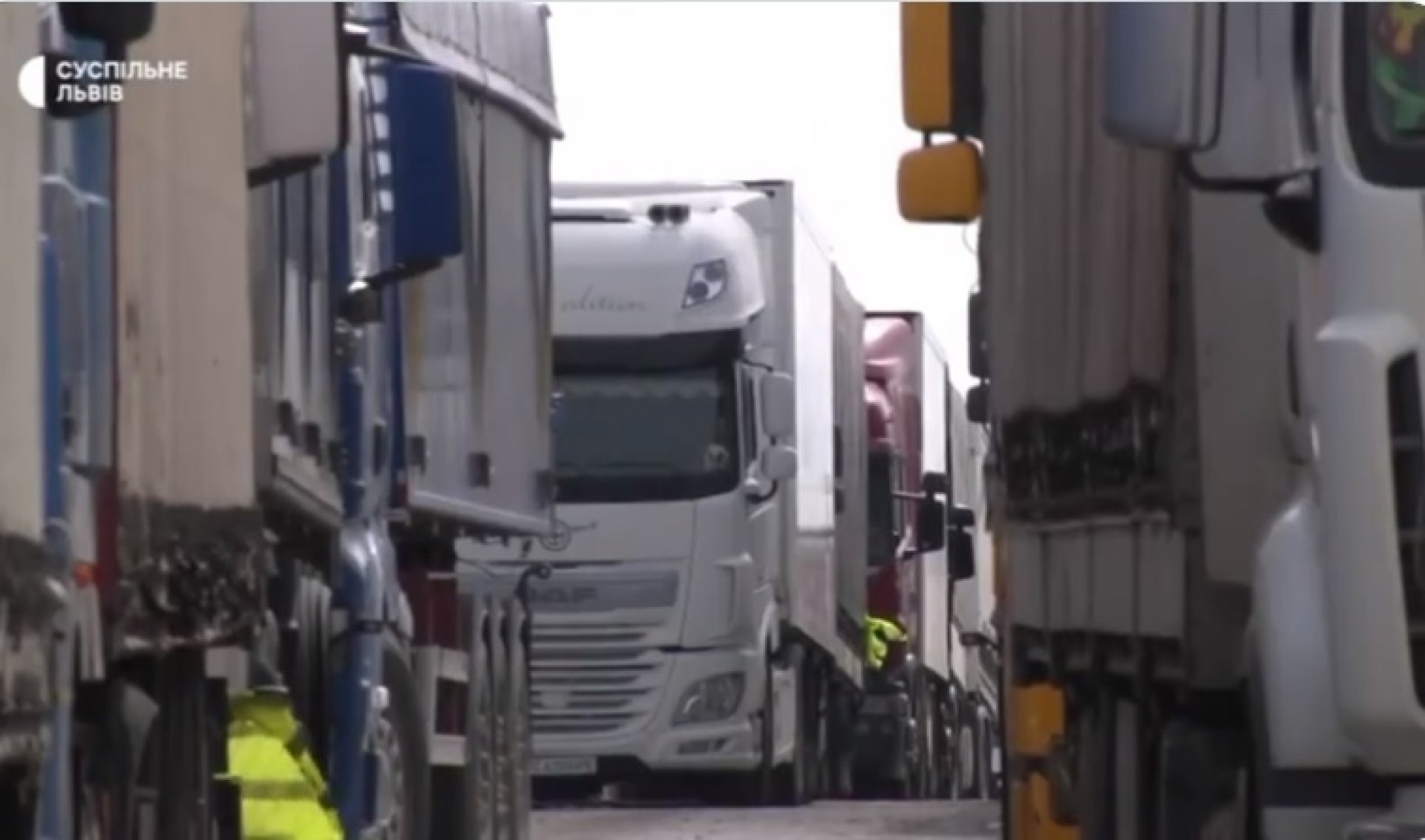 „Sufocată” de camioanele care duc grâu din Ucraina, Ungaria cere ajutor european