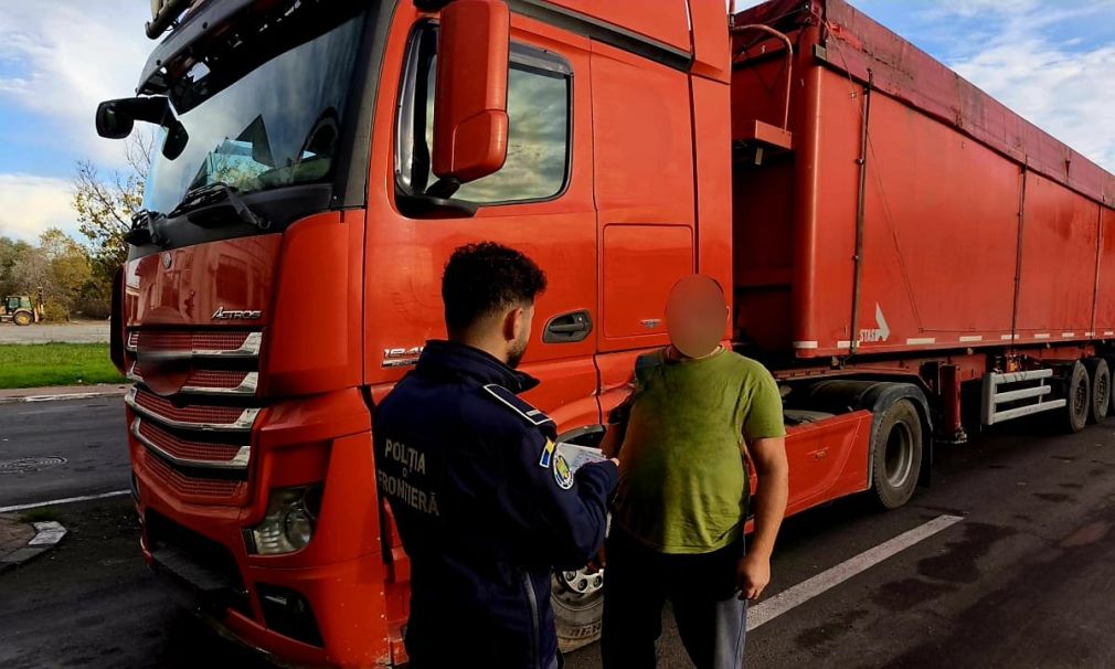 Doi șoferi de camion din Ucraina cu acte false