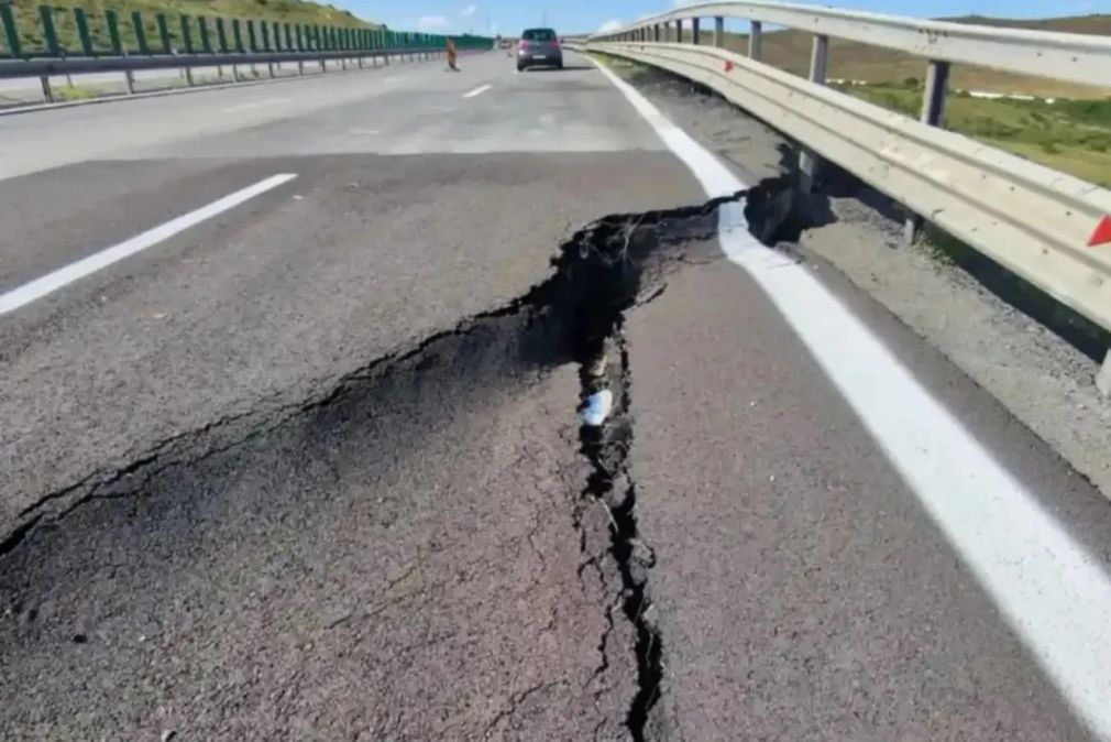 Risc de prăbușire și pericol de impact frontal oe Autostrada Sebeș - Turda. Se închide!