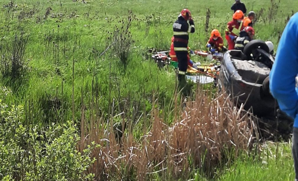 Accident între un camion și un autoturism. Elicopterul SMURD intervine