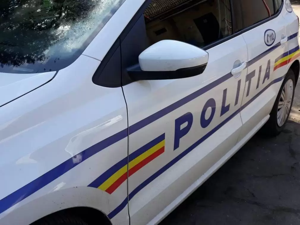 Femeie decedată, copilul de cinci ani la spital, după coliziunea cu un camion