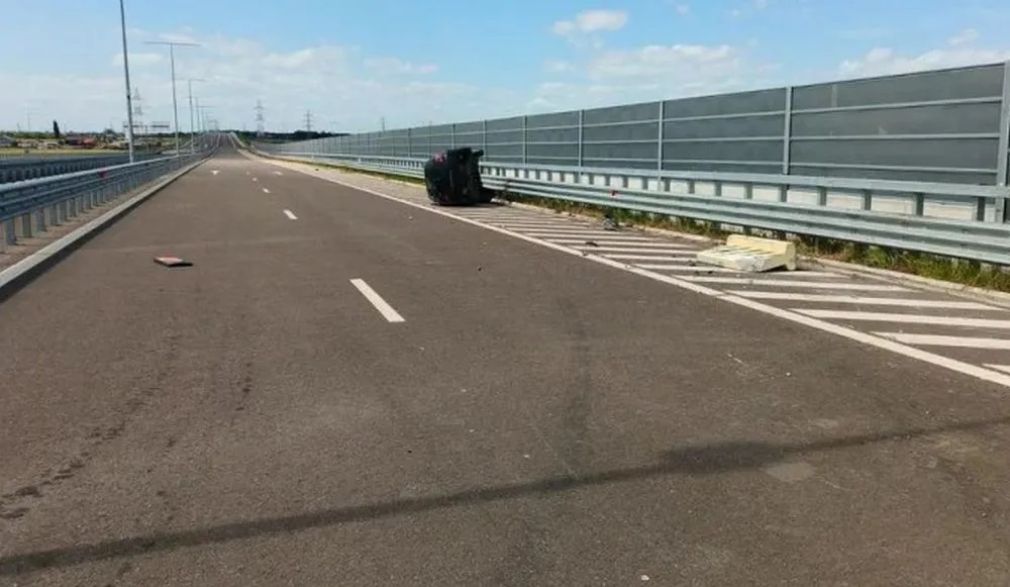 VIDEO Autostrada Soarelui: un bărbat s-a răsturnat cu mașina încercând să scape de poliție