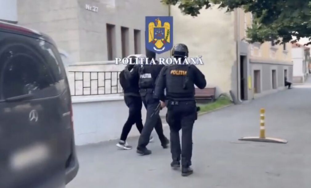 VIDEO Român, parte dintr-o rețea care fura din camioane în Franța