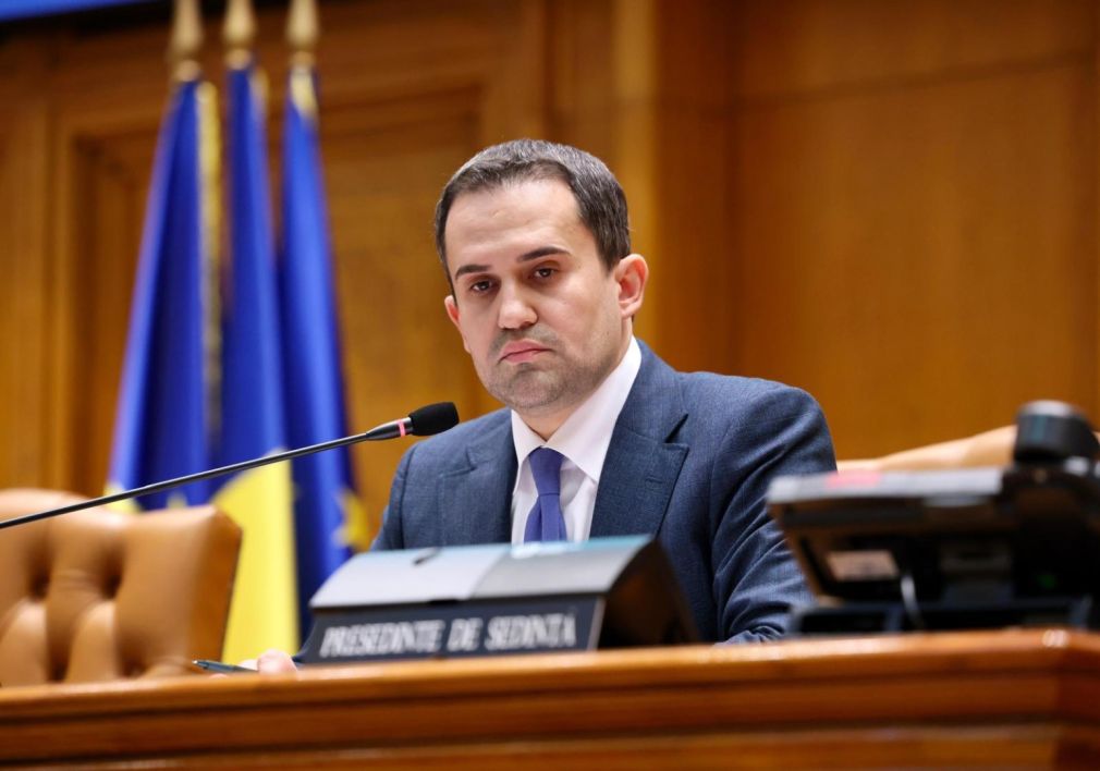 Ministrul transporturilor, afaceri cu unul din șefii Academiei Infractorilor. I-a împrumutat un Land Rover