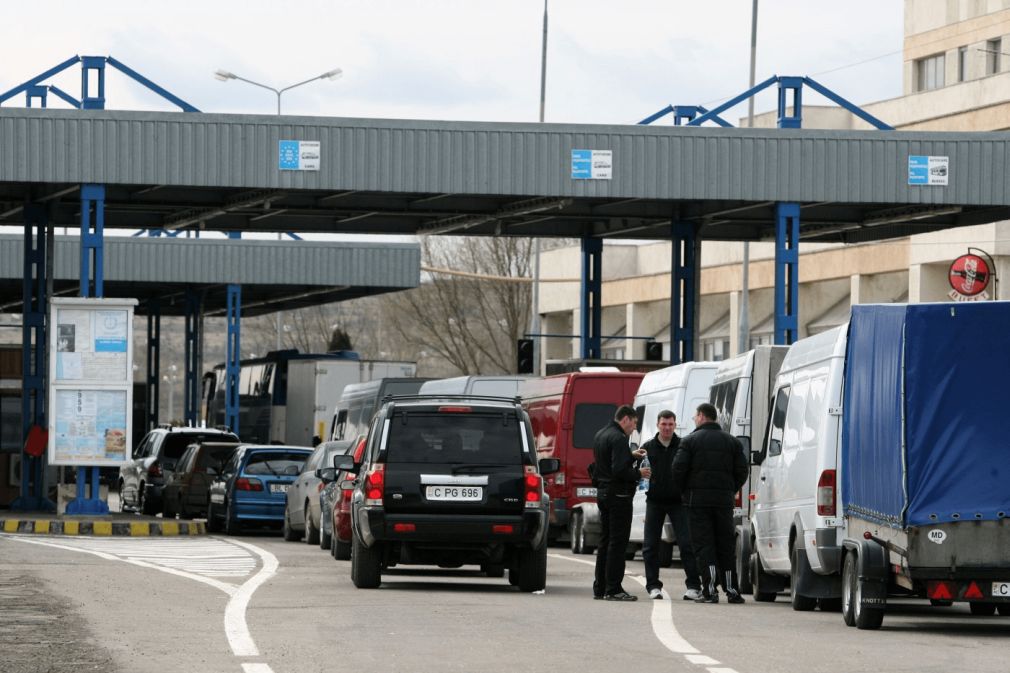 Misterul celor 10 camioane oprite pentru că erau suspecte că duceau „materiale militare”