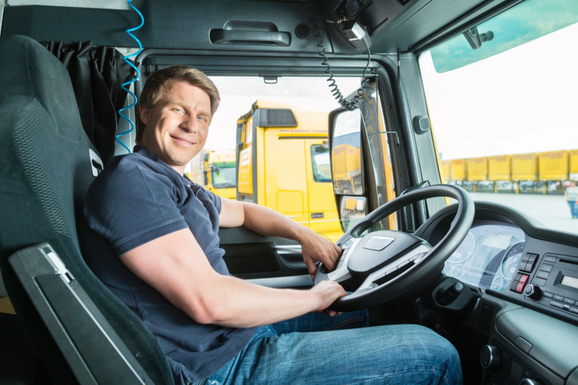 Se caută peste 400 de șoferi profesioniști de camion în România și Spania