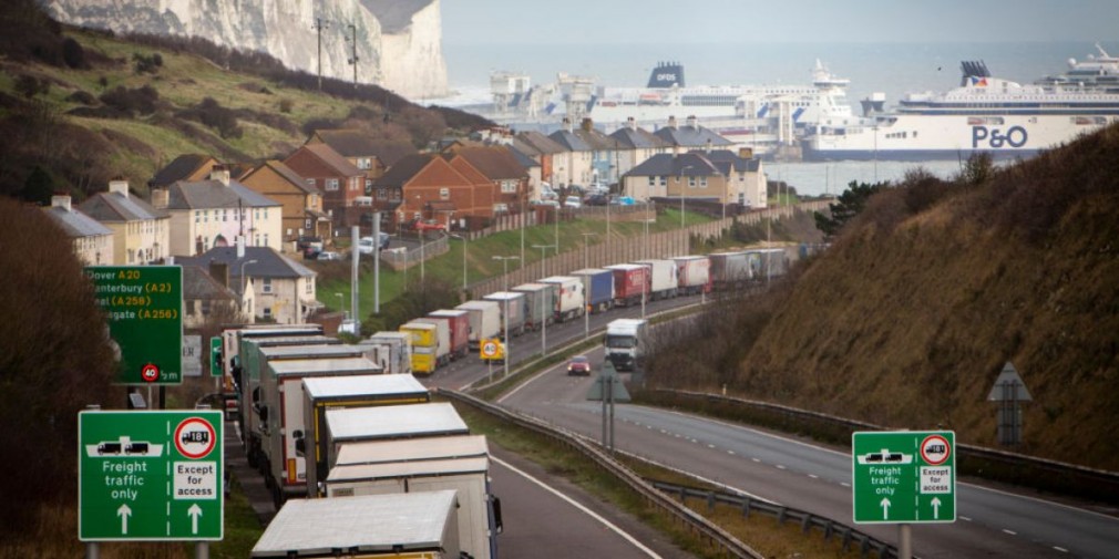 Lipsa șoferilor de camion aruncă Marea Britanie într-o iarnă dificilă: fără combustibil și alimente