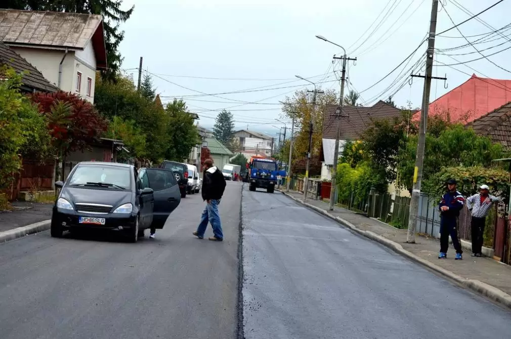 Lucrări de asfaltare pe două Autostrăzi