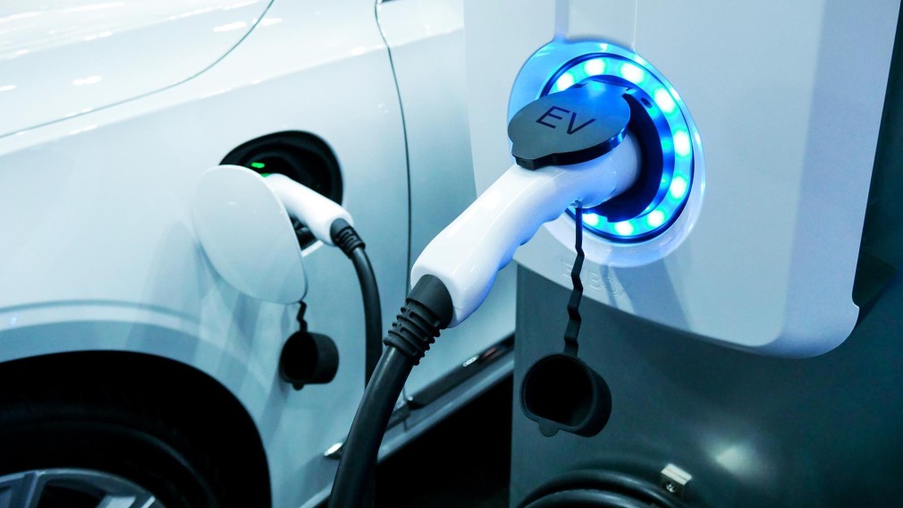 Reglementările comerciale post-Brexit pe tarifele preferenţiale ale bateriilor pentru vehicule electrice trebuie amânate
