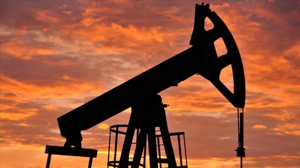 Prețul barilului de petrol se prăbușește într-o singură zi
