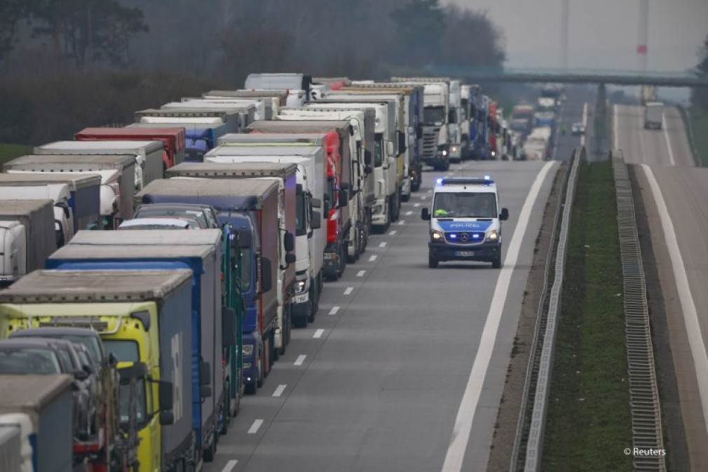 Războiul din Ucraina adâncește criza șoferilor în Europa. Lanțul de aprovizionare, în pericol