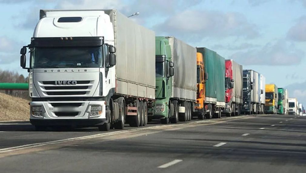 Oamenii dintr-un oraș, revoltați pe camionale care îi „vizitează”