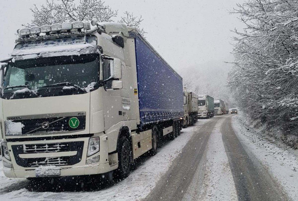 Atenție șoferi: ninsori și ploi în toată țara