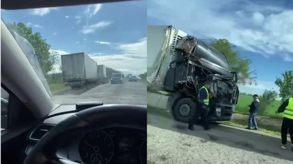 Un șofer de camion a adormit și a intrat în remorca altui camion