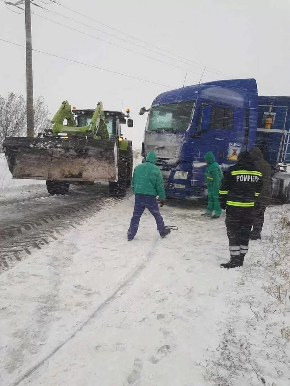 Urgia albă! 4.900 de pompieri cu şenilate şi alte utilaje, pregătiţi să acţioneze în două județe