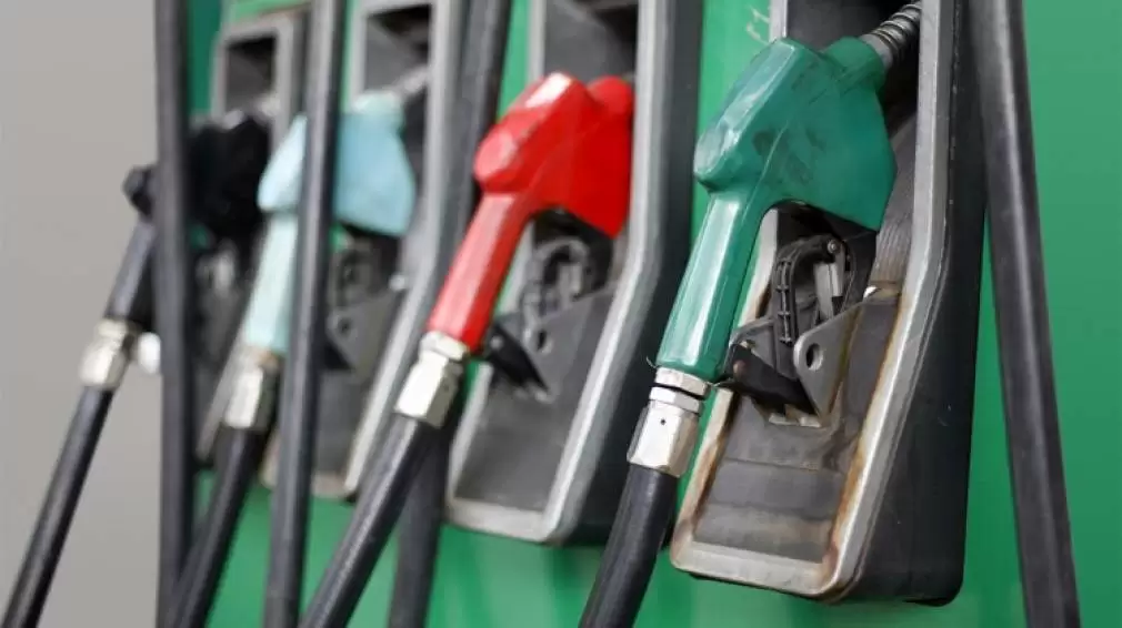 Fericire la pompă. COVID prăbușește prețul barilului de petrol