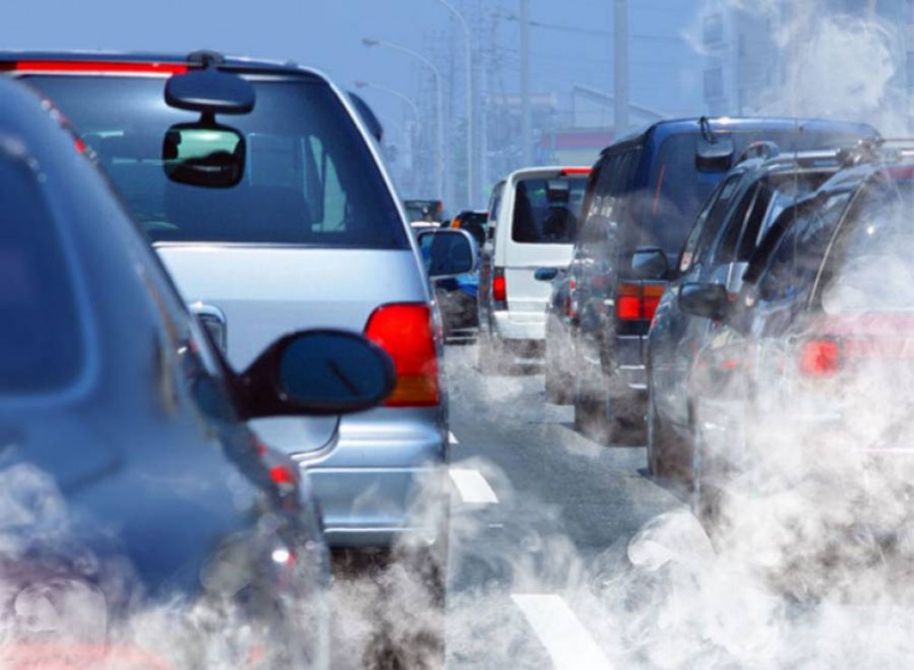 Guvernul ia în calcul reintroducerea unei taxe auto pe poluare