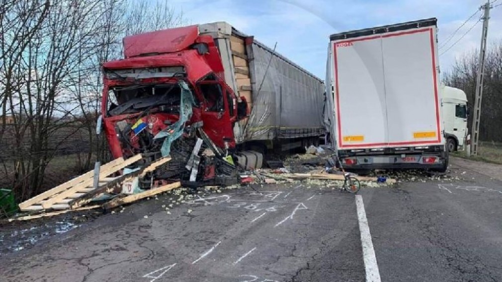 FOTO. Două camioane, impact teribil în Ungaria