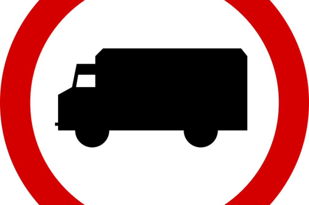 Camioanele au interzis, timp de o lună, pe un sector de drum cuprins între Pitești și Râmnicu Vâlcea.