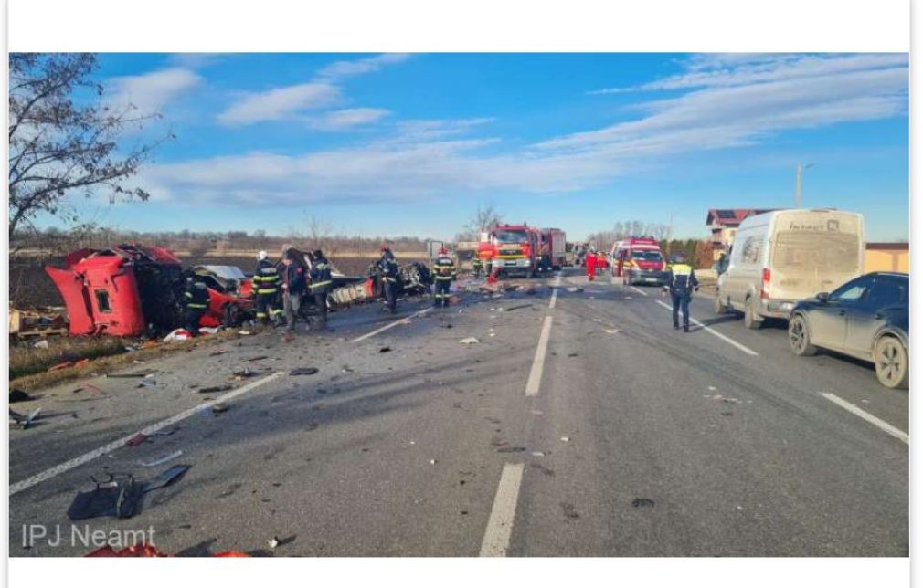 3 răniți după un accident cu 2 camioane și un autoturism