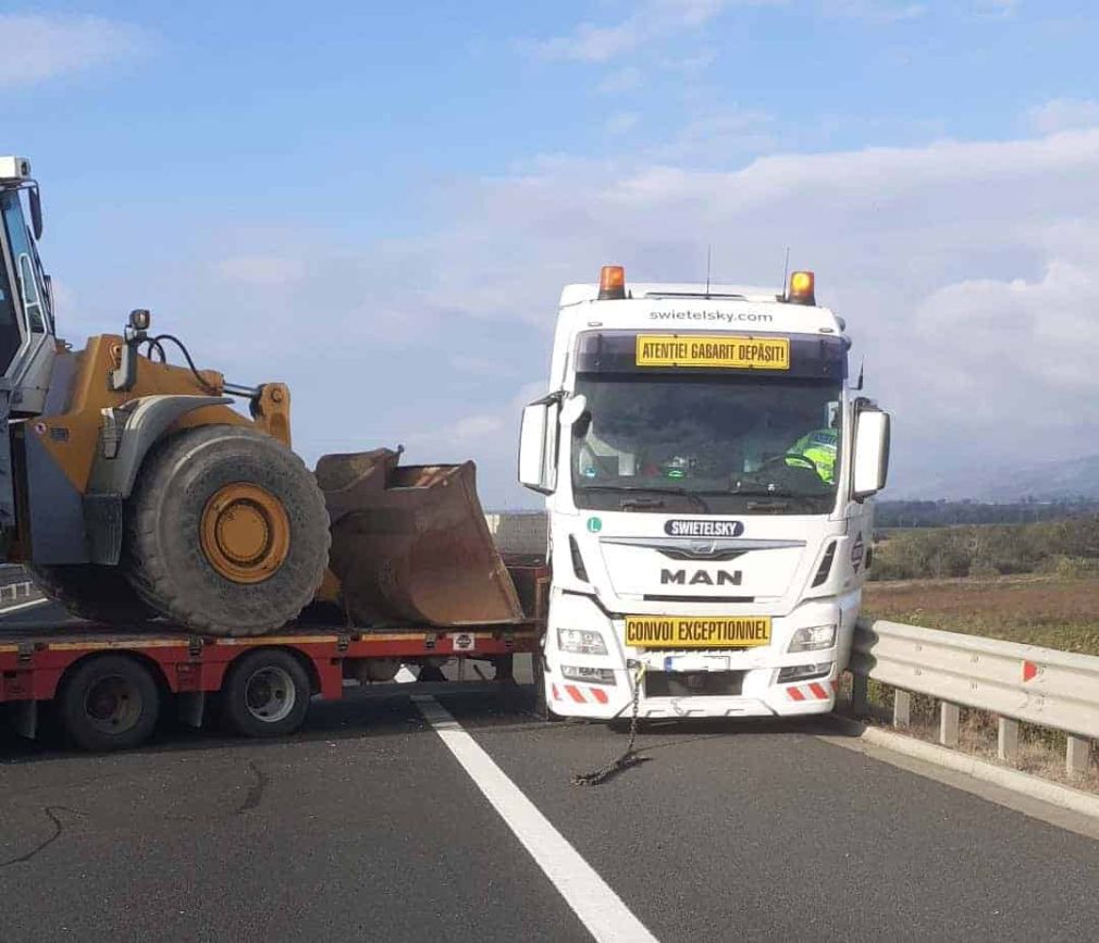 Accident pe autostradă, blocată de un camion