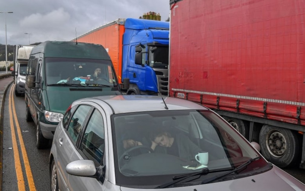 Test COVID obligatoriu pentru șoferii de camion care stau 48 ore în Marea Britanie