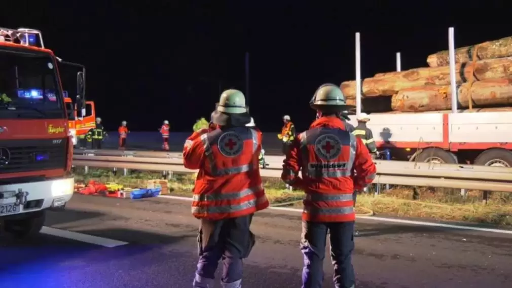 Un camion a pierdut buștenii din remorcă: 2 morți. Cum s-a întâmplat?