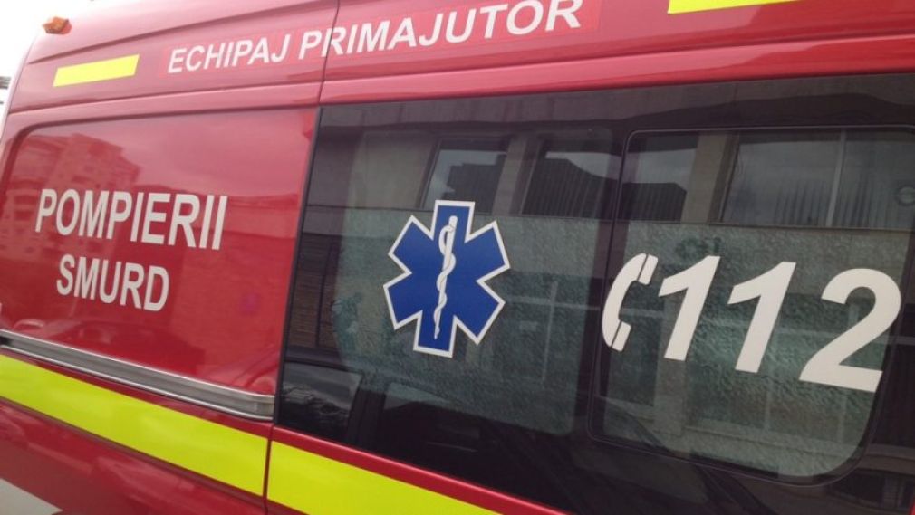 O fată e la spital după un accident cu un camion