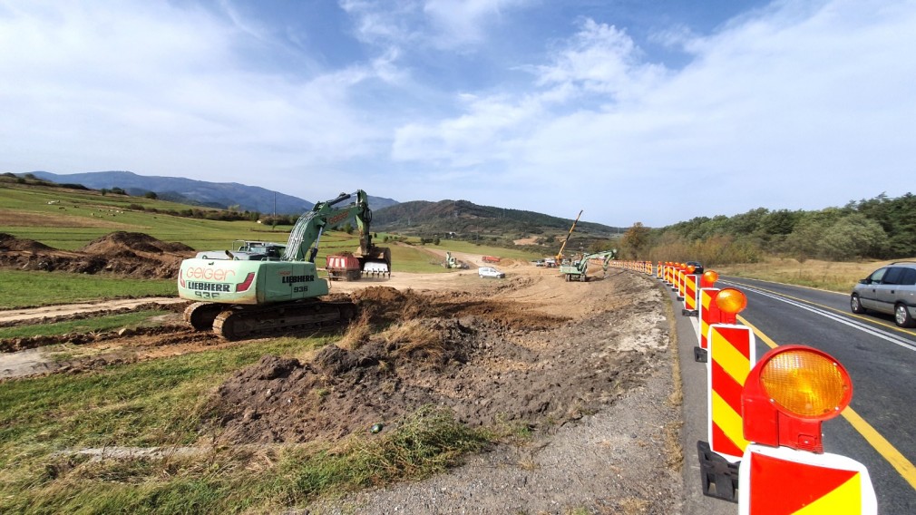 VIDEO Se desfășoară lucrări de lărgire la patru benzi a DN7 între Tălmaciu și Boița