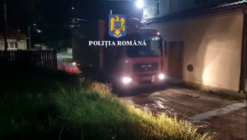 VIDEO Camion confiscat. L-au folosit să fure lemne