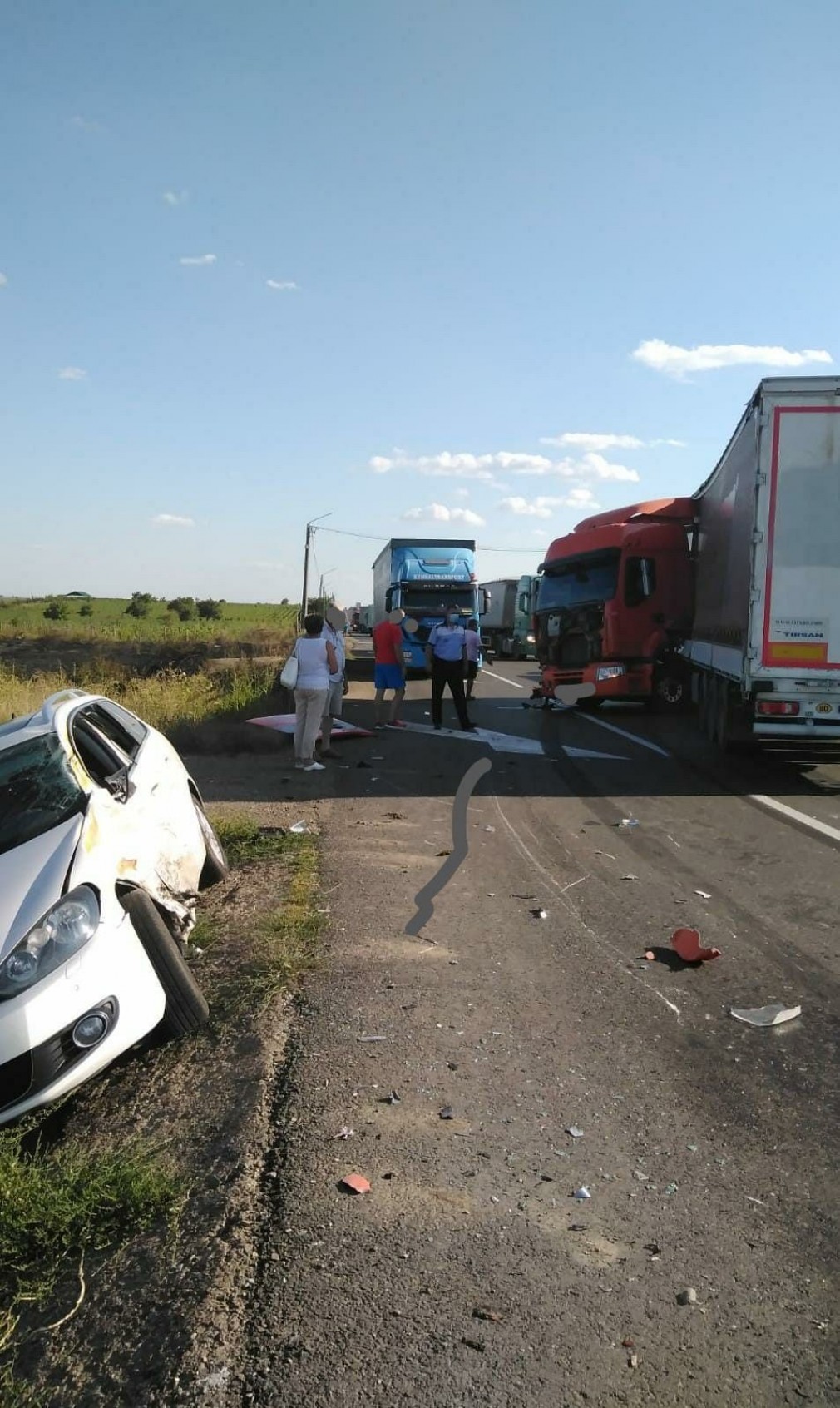Un camion a blocat un drum lângă Buzău