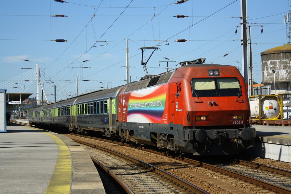 Ultima promisiune a PSD: TGV de România. Realitatea: trenurile merg cu 35 la oră