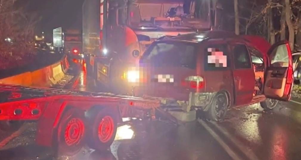 VIDEO. Timiş. Doi morți și un rănit grav într-un accident cu un camion