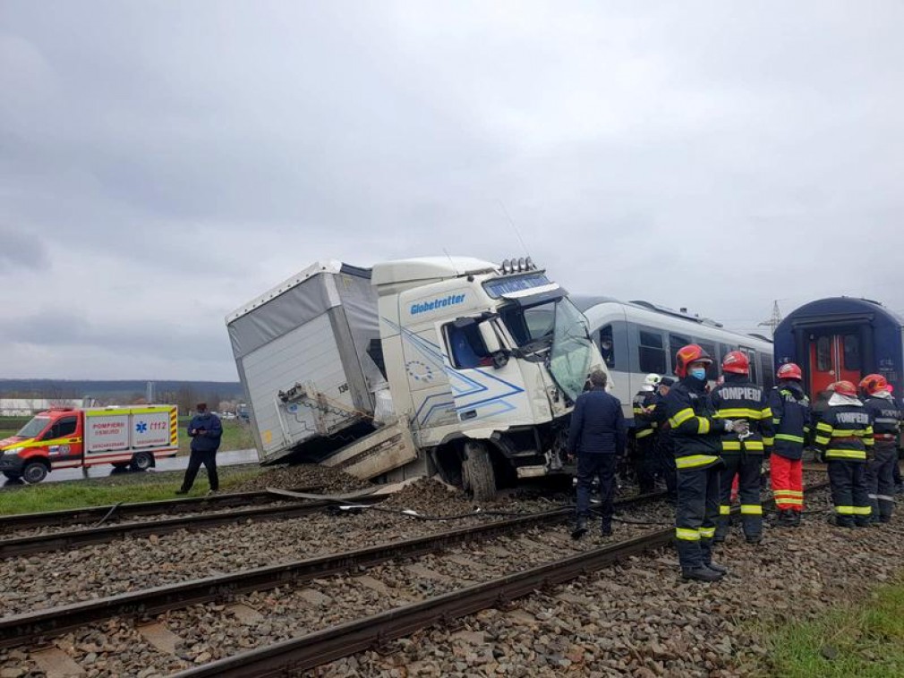 VIDEO. Cum a fost posibilă coliziunea dintre un camion și un tren la Vaslui