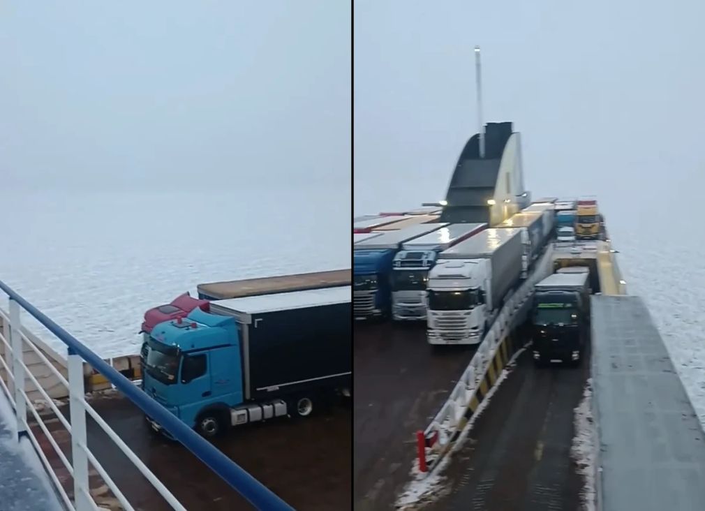 VIDEO Feribot cu camioane blocat în gheață în Marea Baltică