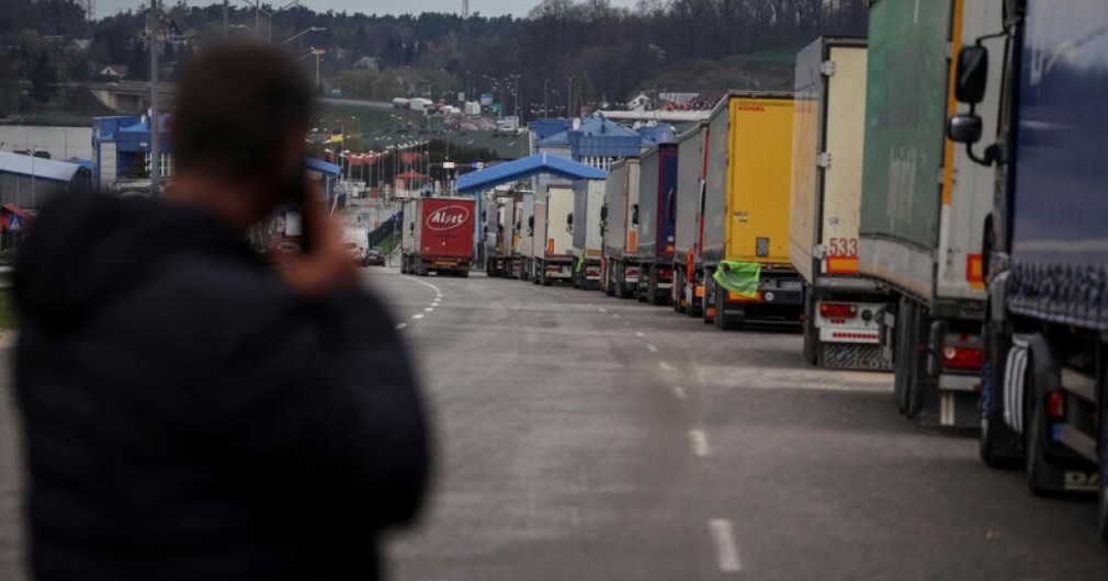 Polonezii au blocat circulația camioanelor la granița cu Ucraina
