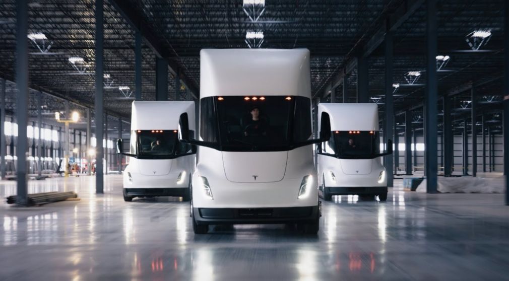 Tesla se pregătește să înceapă vânzarea camionului electric Tesla Semi în Europa