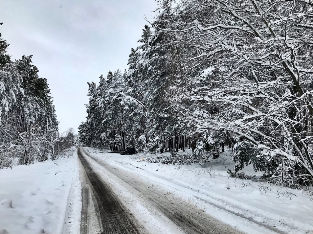 Drumarii au intervenit în Harghita: drumuri cu ninsoare