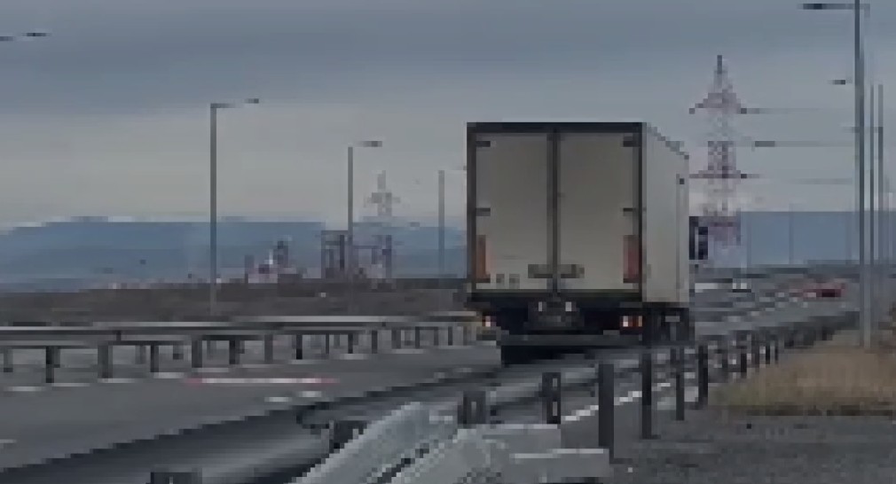 VIDEO. Șofer de camion, amendat după ce a mers cu spatele pe Autostrada Sebeș-Turda