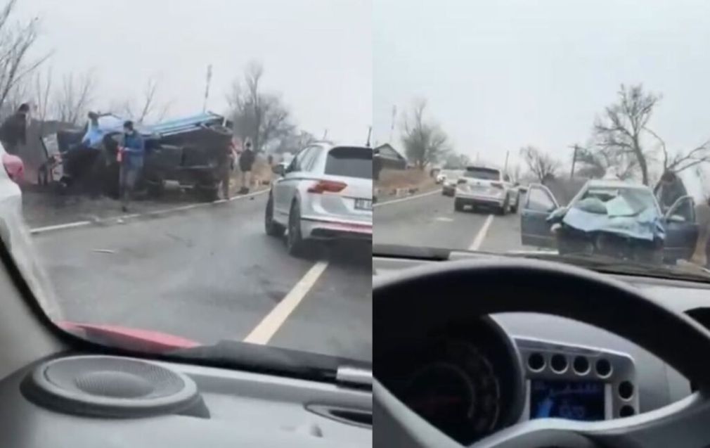 Accident grav, cu patru victime. Impact între un camion și două mașini