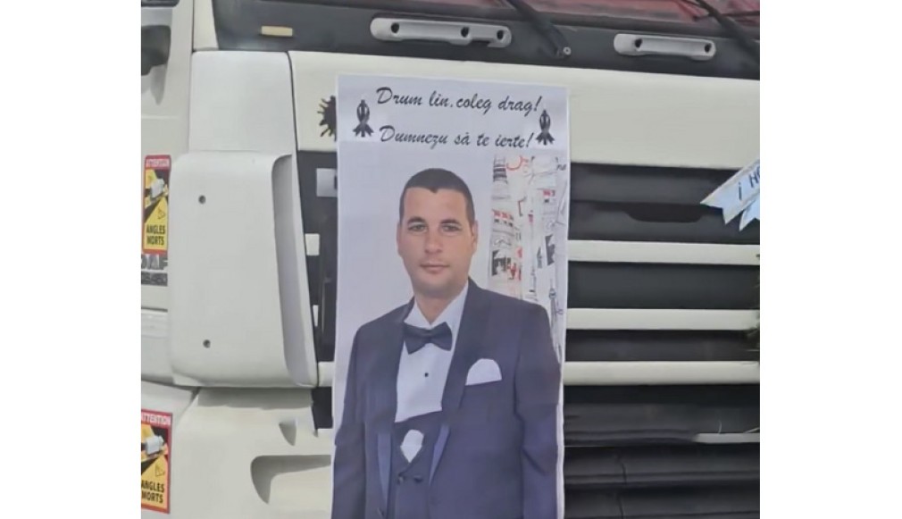 VIDEO. Imagini sfâșietoare de la înmormântarea tânărului șofer profesionist, mort în cumplitul accident din Dâmbovița