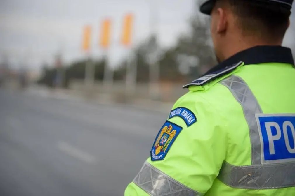 Un bărbat a murit după ce mașina sa a fost spulberată de un camion