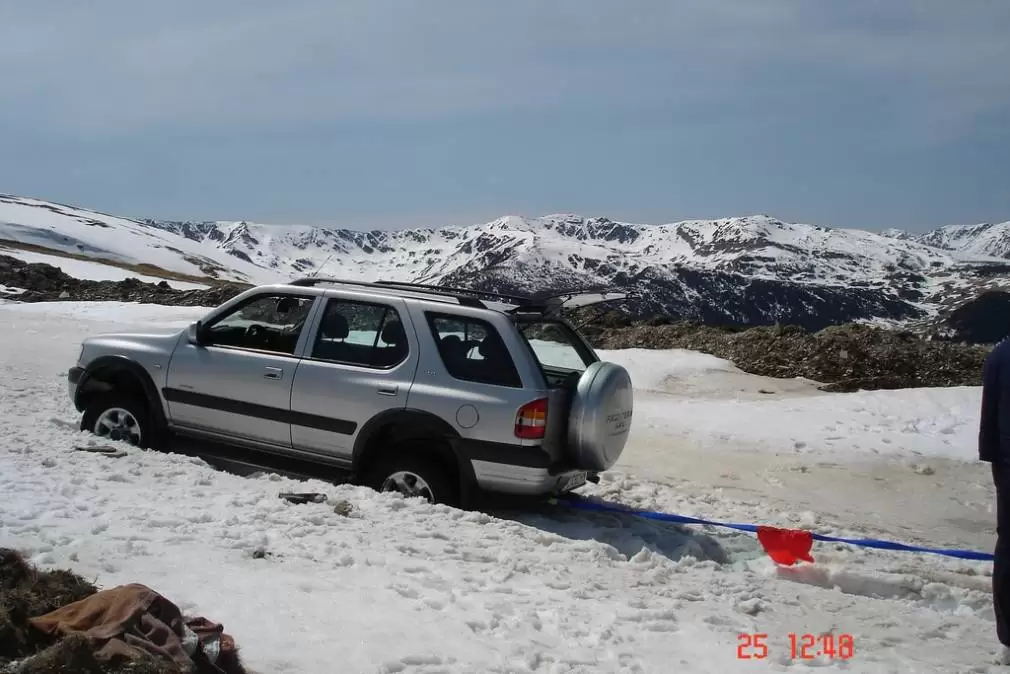 Traficul rutier s-a redeschis pe Transalpina, între Novaci si Rânca, pentru maşinile 4x4