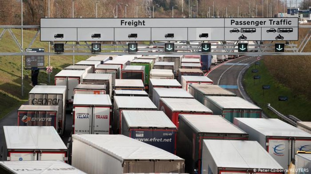 75% dintre șoferii români de camion nu au paşaport necesar pentru a intra în UK